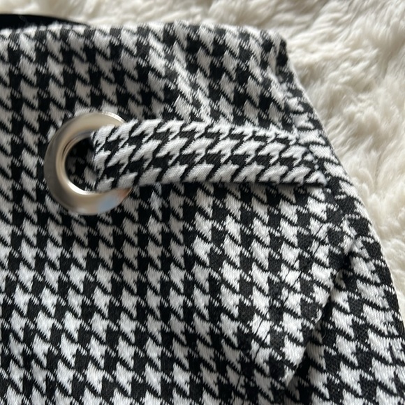 Forever 21 houndstooth skirt with faux wrap front  slit NWT - Picture 2 of 8